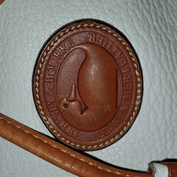 Dooney&BourkeVintageAWL White&Tan DrawstringBucketBag. TasselStyleDrawstring.EUC - Picture 6 of 16